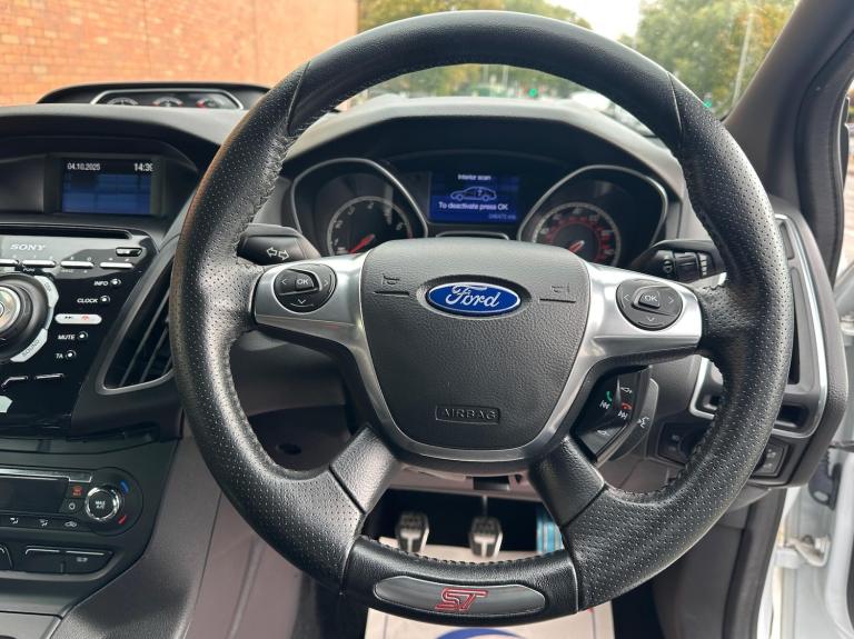 2013 Ford Focus 2.0T EcoBoost ST-2 Euro 5 (s/s) 5dr HATCHBACK Petrol Manual