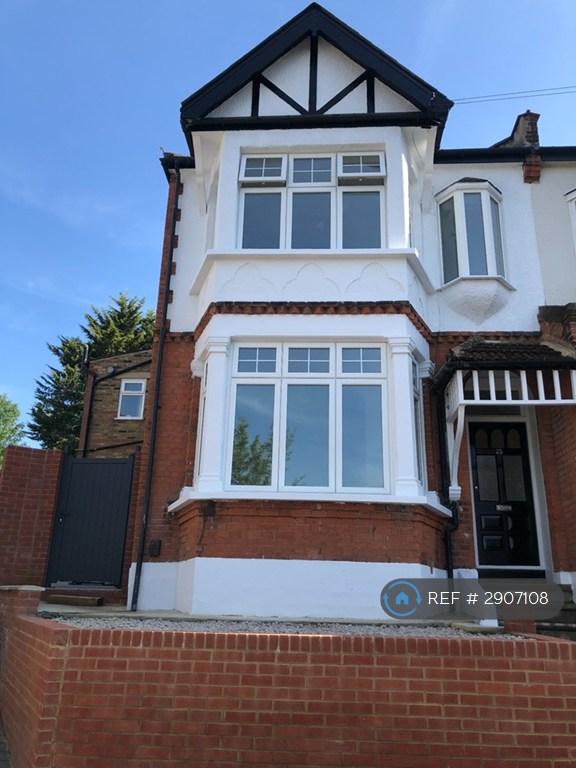 3 bedroom flat in St Albans Crescent, Woodford Green, IG8 (3 bed) (#2907108)