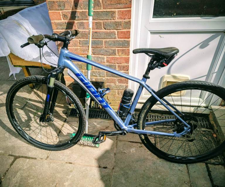 Giant Hybrid Bike – Blue, Good Condition