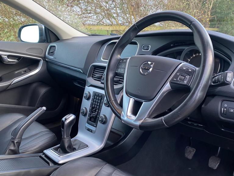 2018 Volvo V40 T3 [152] Inscription 5dr - Sat Nav &amp; Rear Camera &amp; Heated Seats HATCHBACK ...