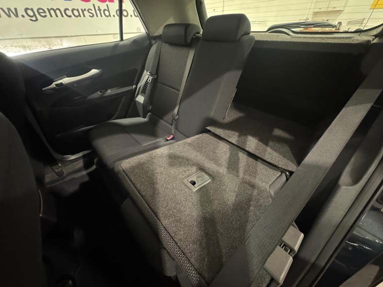 TOYOTA AURIS 1.8 VVT-h T4 2012