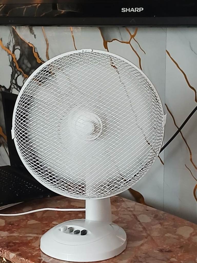 Desk fan