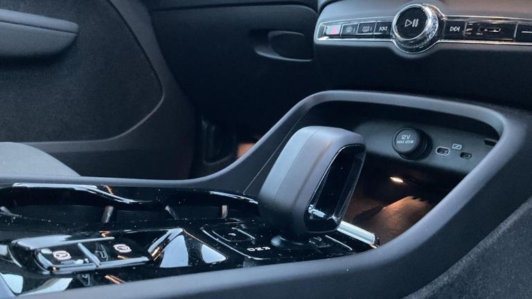 2022 Volvo XC40 Plus, B3 mild hybrid, Petrol, Dark ESTATE Petrol/Electric Hybrid Automatic