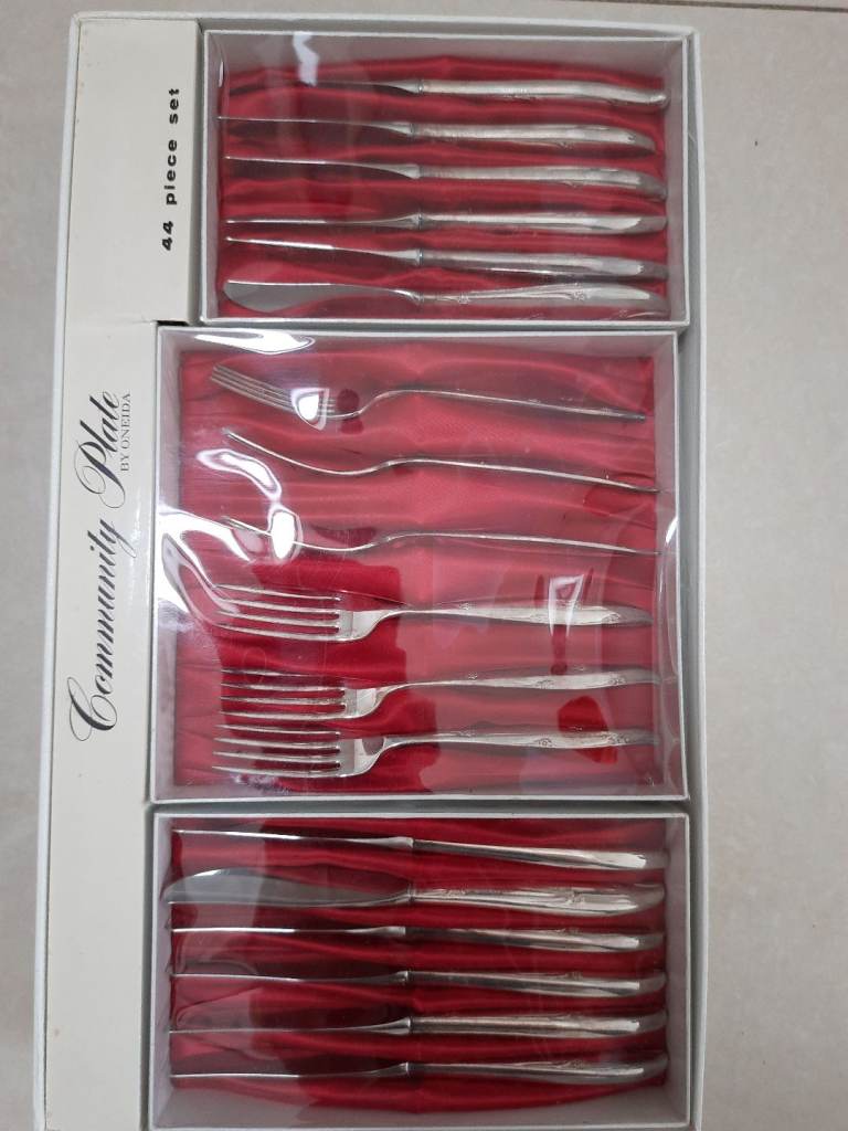 Cutlery silver plated Oneida community plate