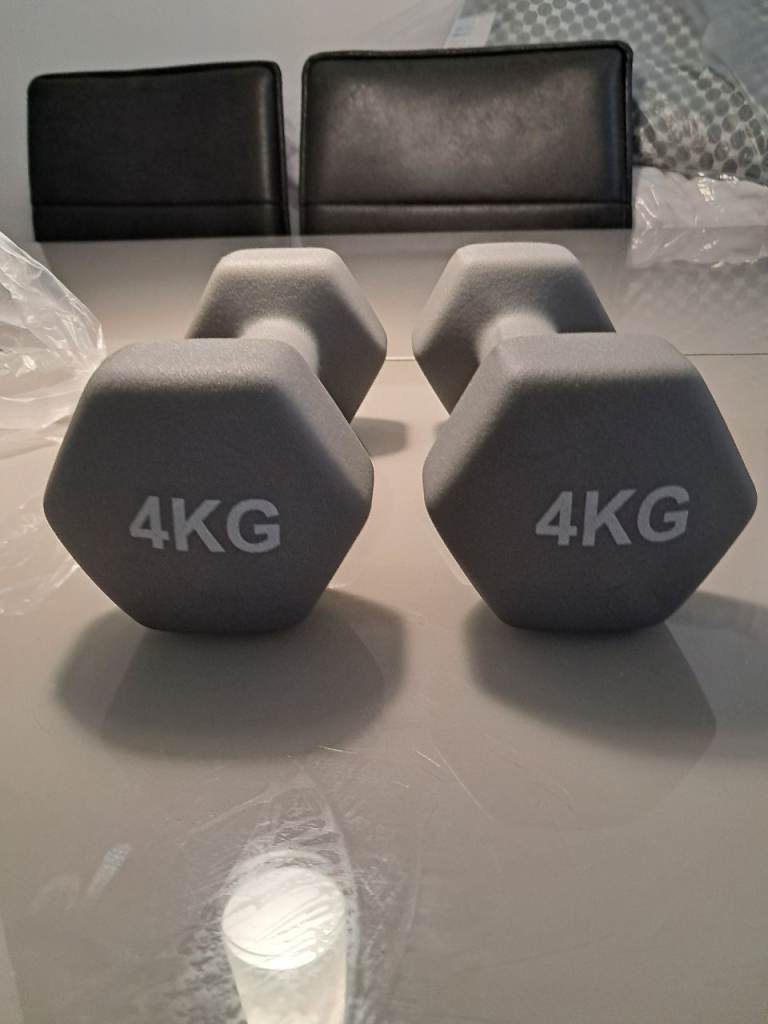 SPORT NOW 2 x 4kg Hexagonal Dumbbells 