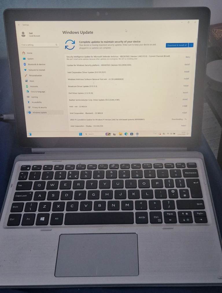 Dell Latitude 7200 2-in-1 Tablet / Laptop – 12.3" Touchscreen with charger