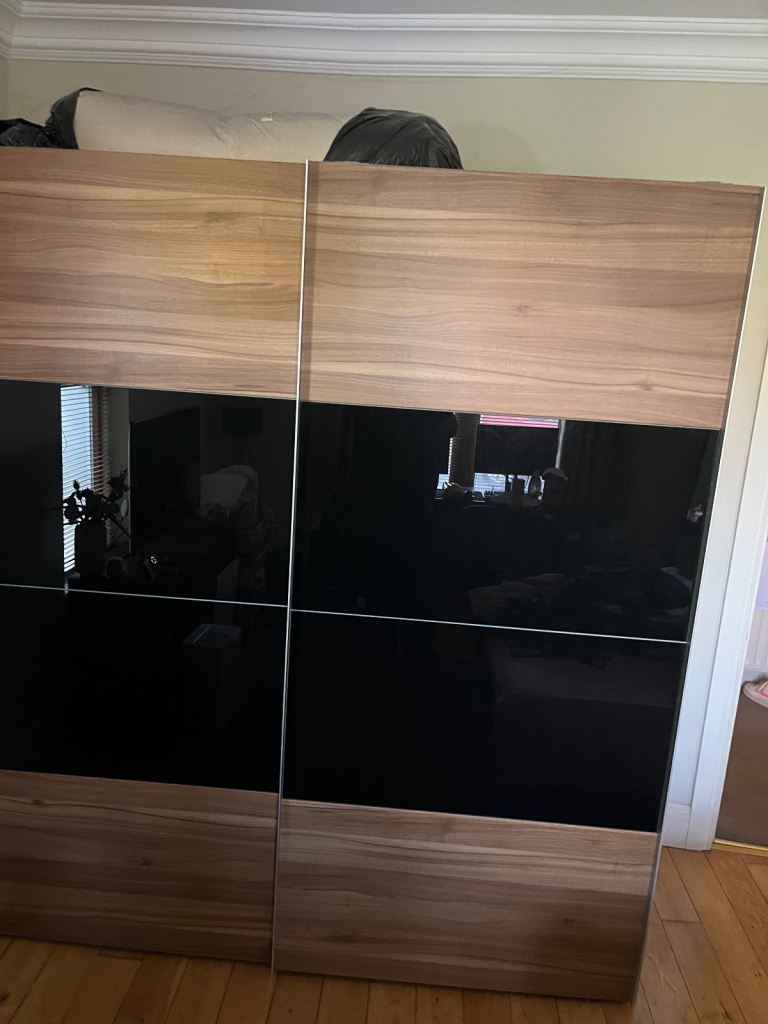 Sliding door wardrobe 