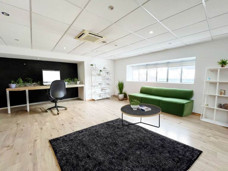 300 sqft Creative Space | Office | Beauty Room | Workspace to Rent In Hackney East London E9