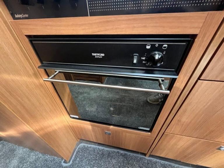 Dethleffs Espirit 7870 Comfort 7 Berth 6 Belt End Garage Motorhome