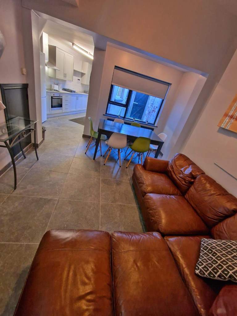DOUBLE ROOM FREE JAN 27, CROMWELL ROAD BOTANIC 