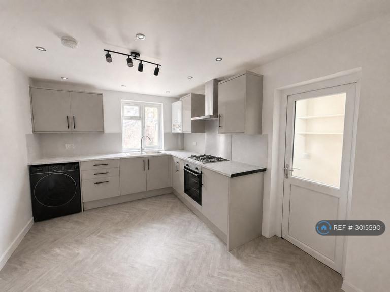 3 bedroom house in Birchdale Road, London, E7 (3 bed) (#3015590)