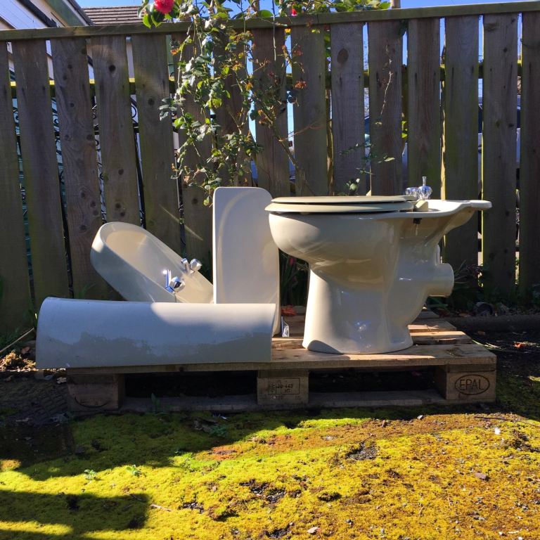 Genuine 70s bathroom suite 4 piece bathroom suite in pampas green. 