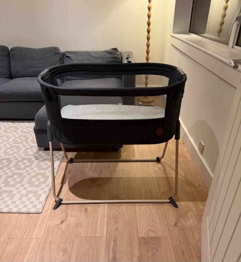 Maxi Cosi baby bassinet 