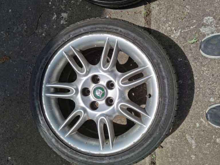 JAGUAR XK8 ALLOY WHEELS & TYRE - 245/40/R18