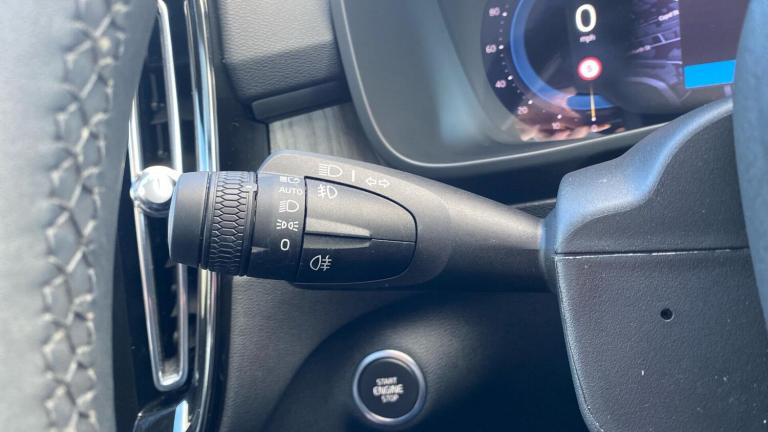 2024 Volvo XC40 2.0 B3 MHEV Ultra Bright SUV 5dr Petrol Hybrid DCT Auto Euro 6 (s/s) (163 p ESTAT...