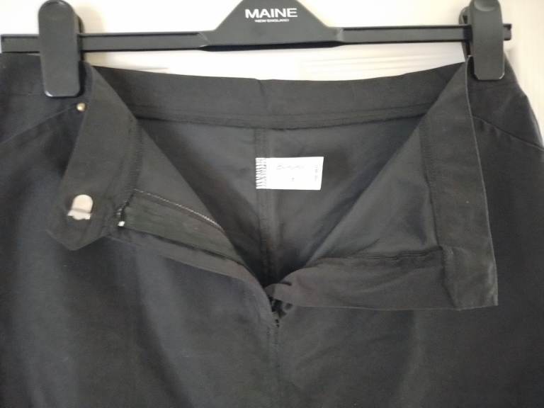 SKIRT - SIZE 16, Summerweight. Black. Hip 42ins. Length 34ins. Waist 33/34ins. As new.