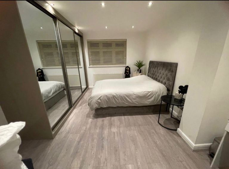 En-suite ROOM TO LET AT KINGFISHER AVENUE WANSTEAD E11 2HT AREA. 