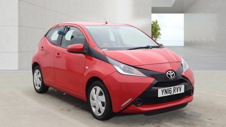 2016 TOYOTA AYGO 1.0 VVT-i x-play Red Manual Petrol