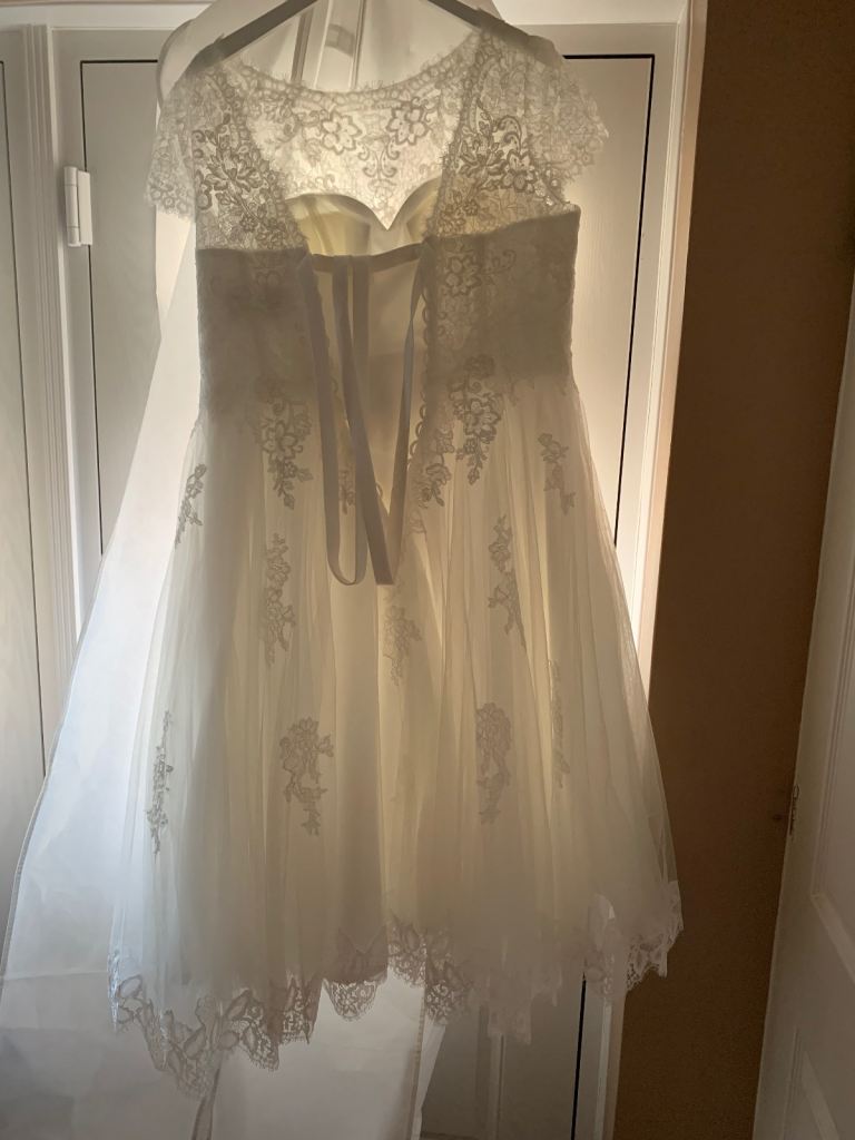 Wedding dress 