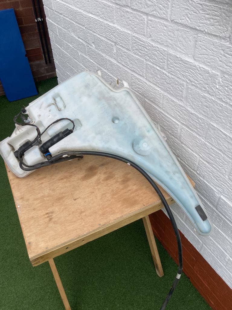 BMW WINDSCREEN WASHER BOTTLE 