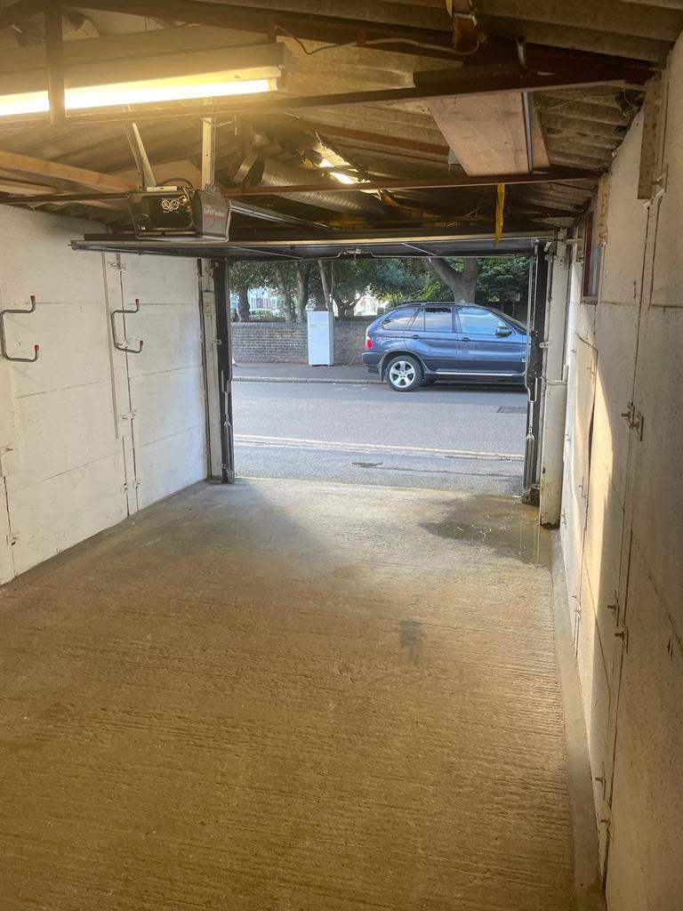 Double Garage for rent 