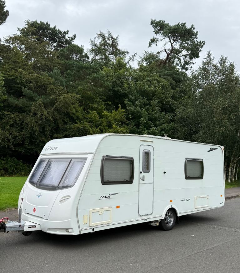 2011 4 berth Lunar Lexon SE FIXED BED 