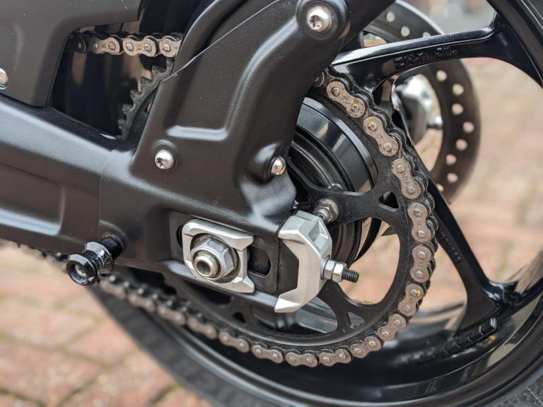 TRIUMPH TRIDENT 660 2024 - BLACK - HEATED GRIPS- 2 SERVICE STAMPS - QUICKSHIFTER