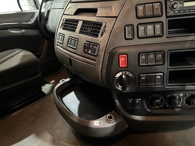 DAF XF 460 6x2 Sleeper Cab Tractor Unit