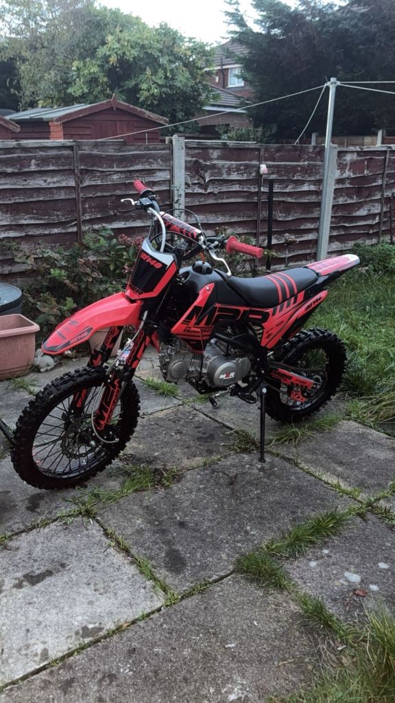 M2r 140cc pit bike/ dirt bike big wheel 2025