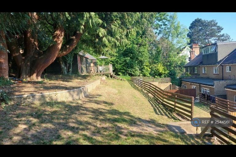 1 bedroom in Godstone Road, Kenley, CR8 (#2544561)