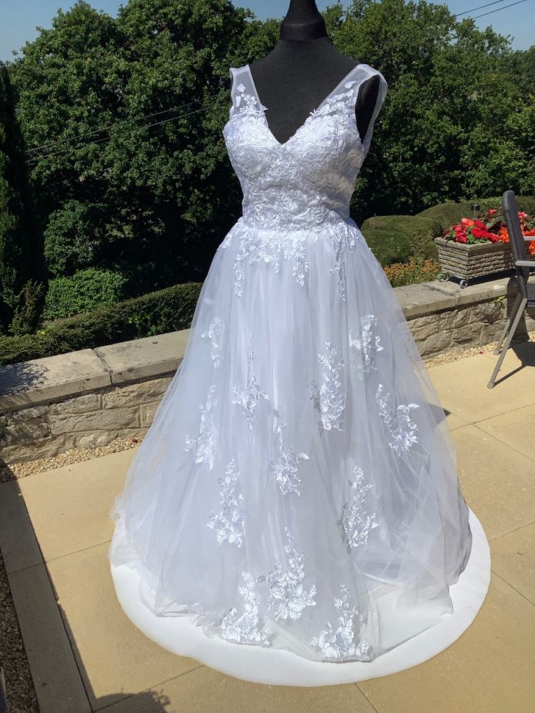 White Applique lace wedding dress size 12