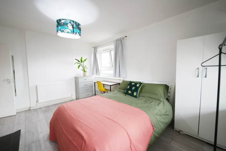 Room to Rent – Shoreditch (E1) – £1200 PCM