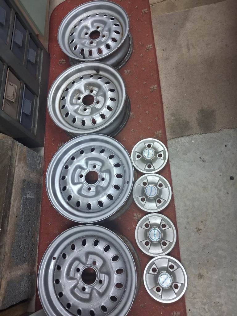 4 x  steel wheels for Triumph Spitfire Herald Vitesse GT6 or Trailer build plus Centre Caps DUNLOP