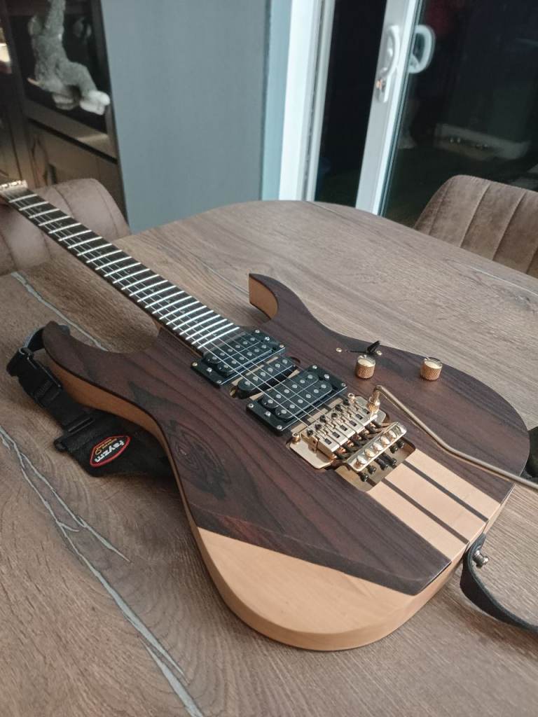 Woodo guitar 