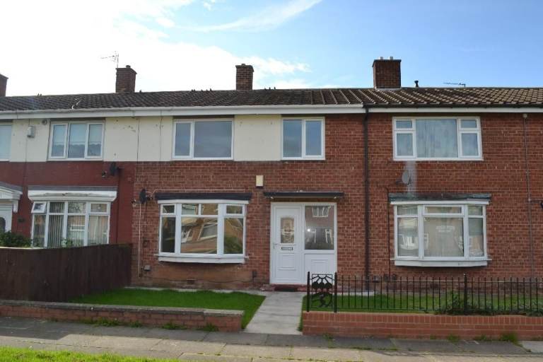 HOUSE FOR 2/3 SHARERS OR 2/3 FAMILY ADULTS -DSS CLAIMANTS ACCEPTED