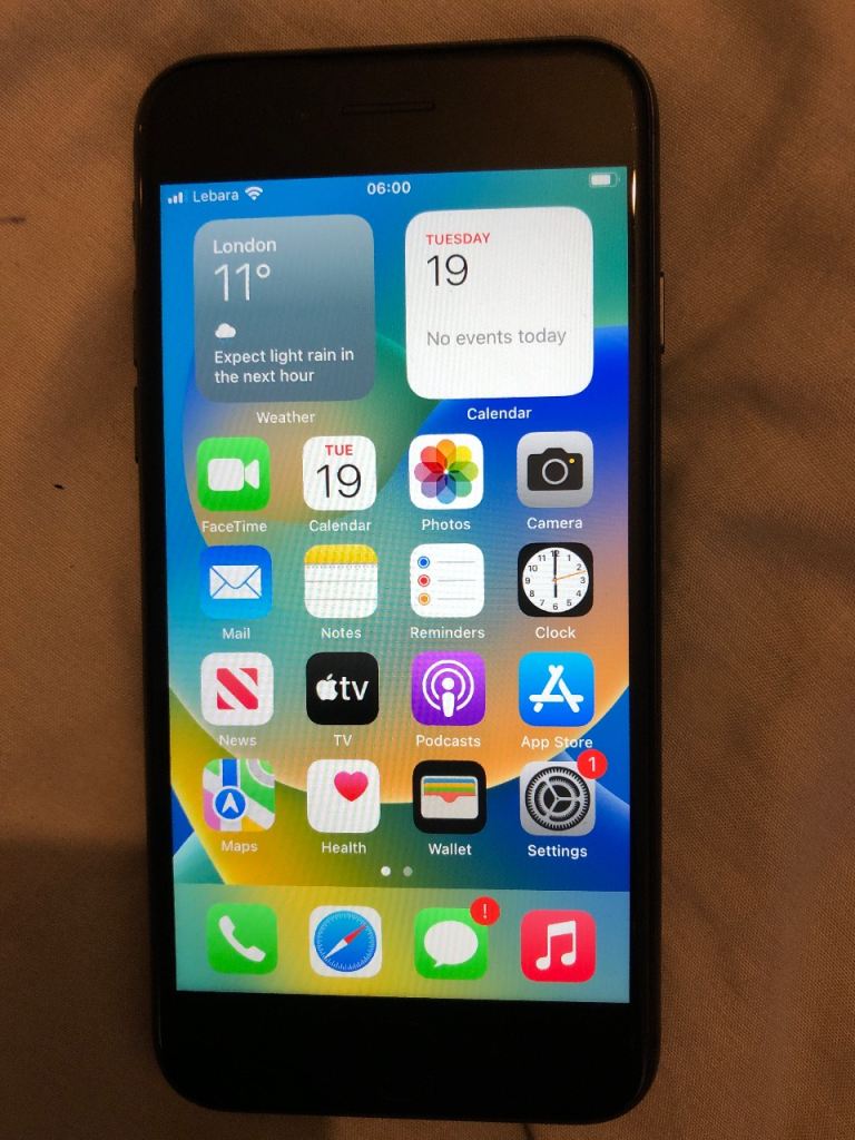 Apple iPhone 8 64gb unlocked fully works looks new black colour 
