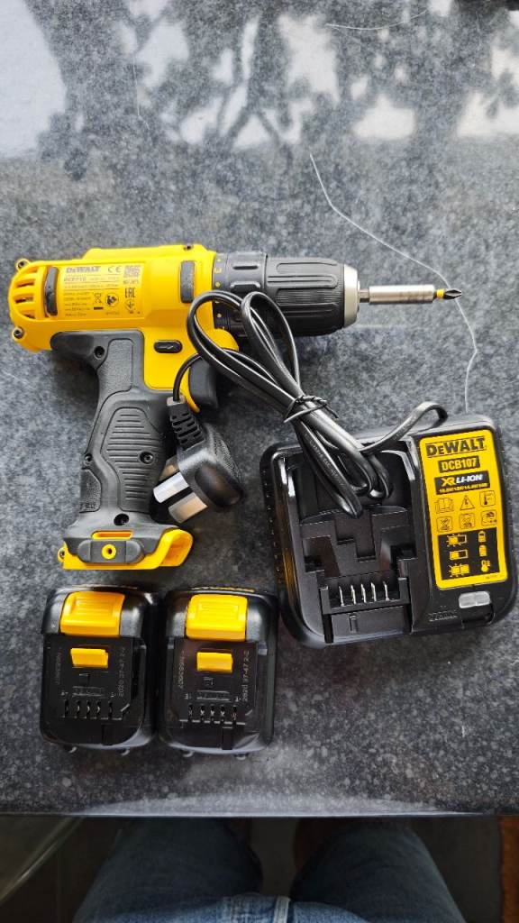 DEwalt dcd 710 combi drill set, brand new, with bag