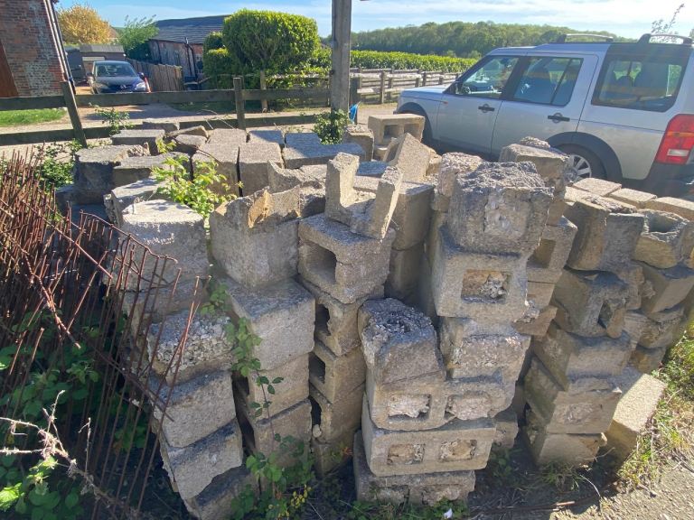 Engineering blocks / concrete blocks
