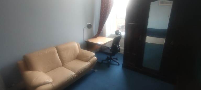 2 rooms to rent in the West End
