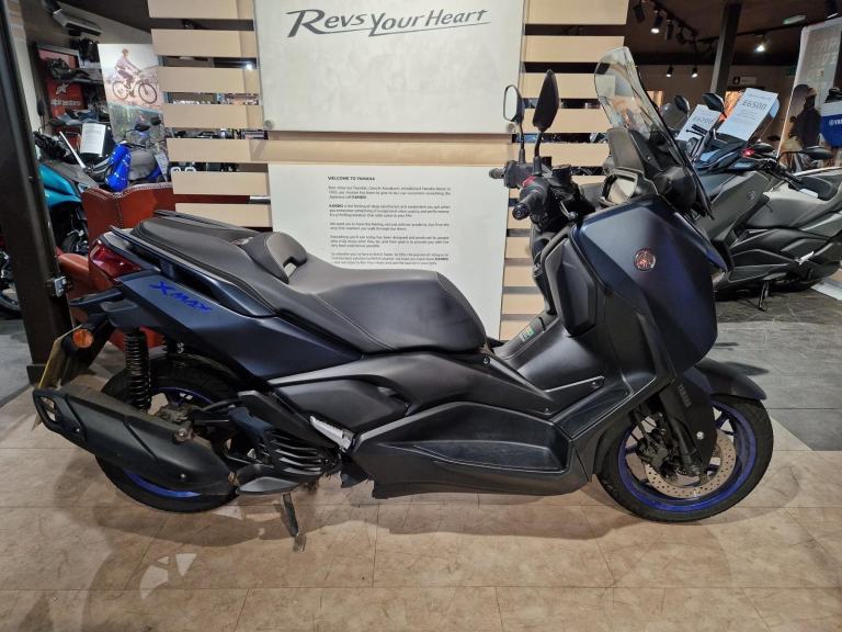 YAMAHA X MAX 125 IN BLUE
