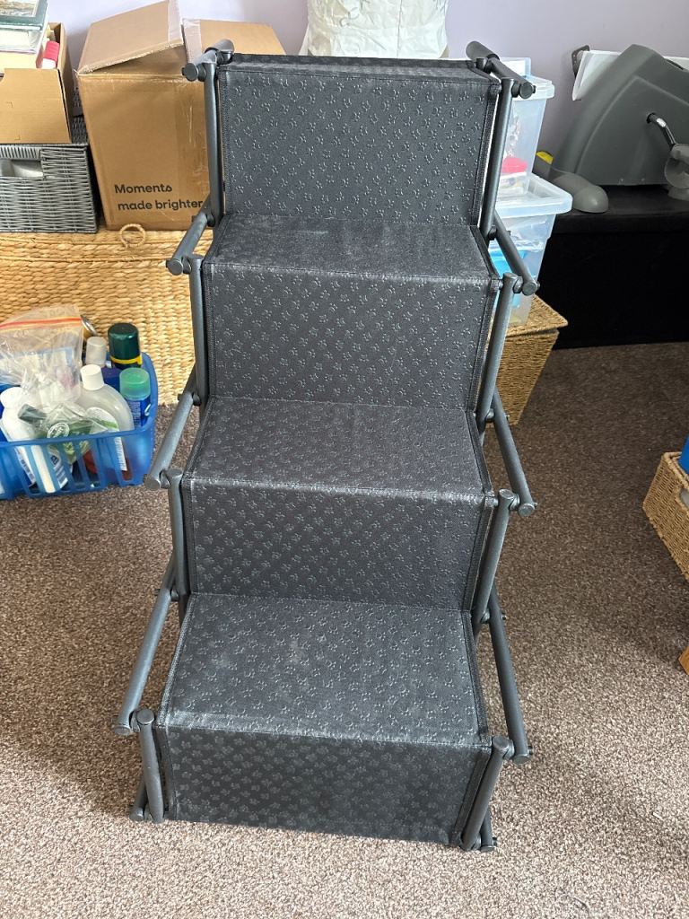 Car boot steps and clippers