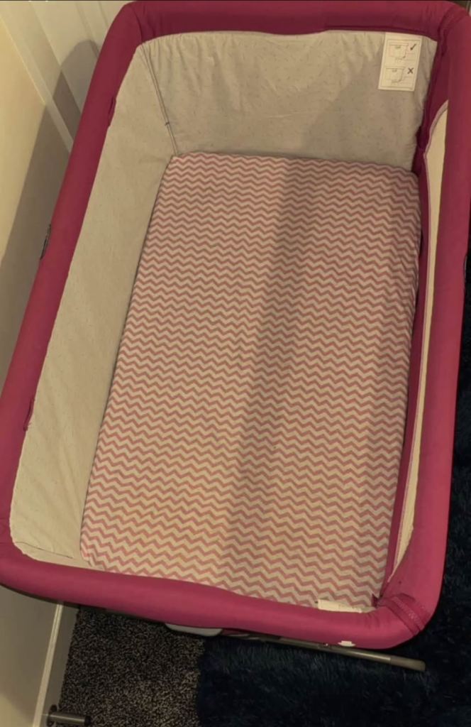 Baby chicco next to me crib pink