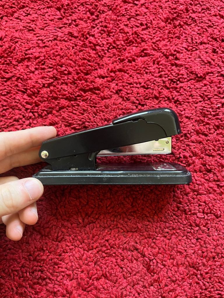 Black Desktop Stapler – Office Paper Stapler – Compact Desk Stapler