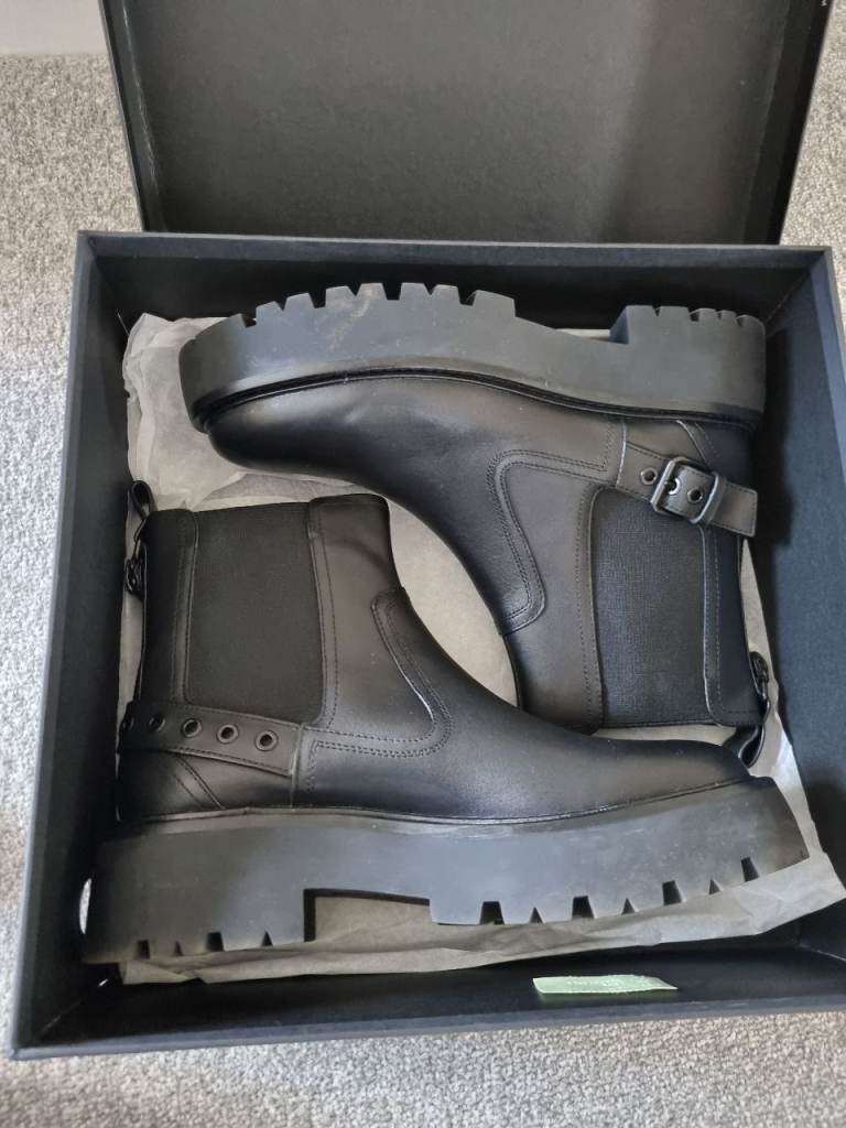 Kurt Geiger Matilda Chelsea Boots – Black