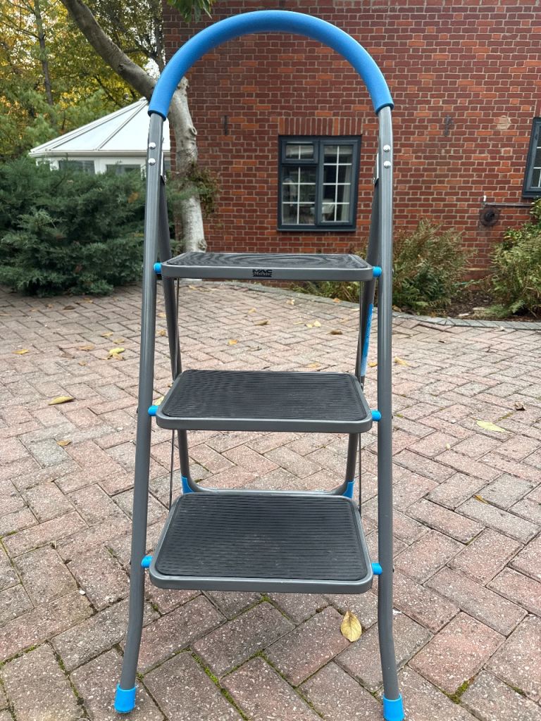 Sturdy 3-Step Ladder with Handrail – Good Condition | in Hythe ...