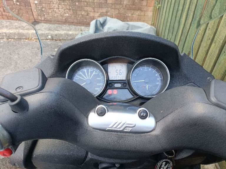 Piaggio, MP3, 2009, 399 (cc)