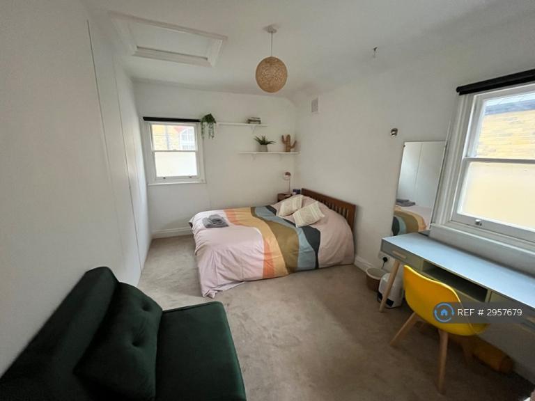 1 bedroom in Deans Buildings, London, SE17 (#2957679)