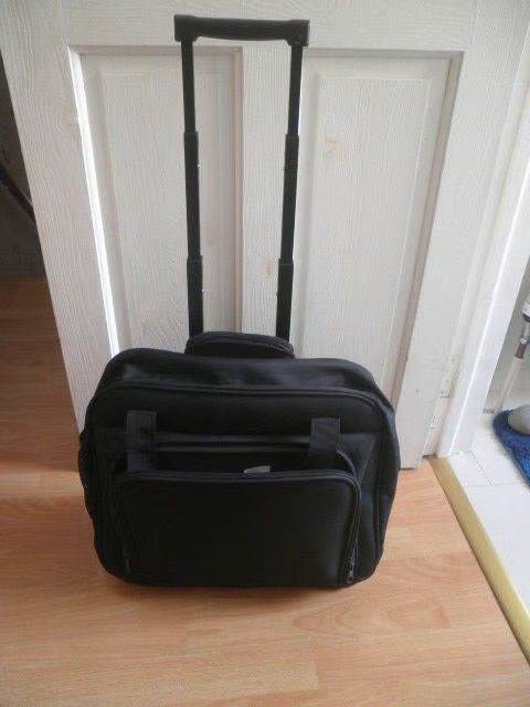 Black Business Travel Bag Laptop Case Expandable with 2 wheels 