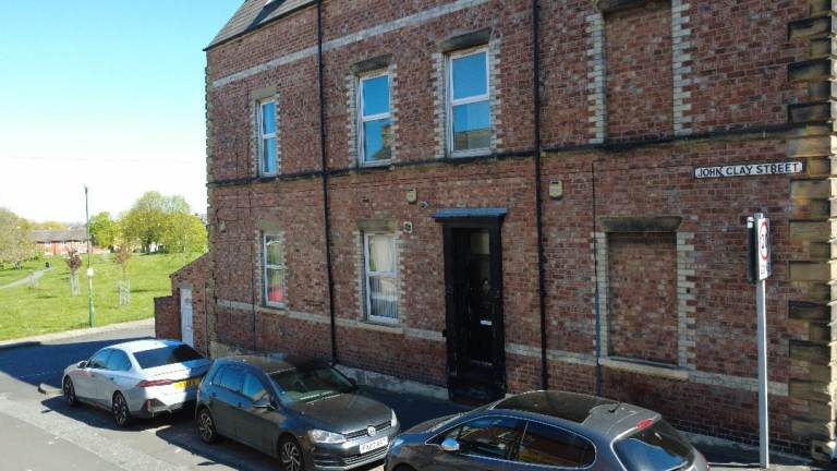 🏡 HUGE 1-BEDROOM TOP FLOOR FLAT – DEAN ROAD, SOUTH SHIELDS – DSS WELCOME