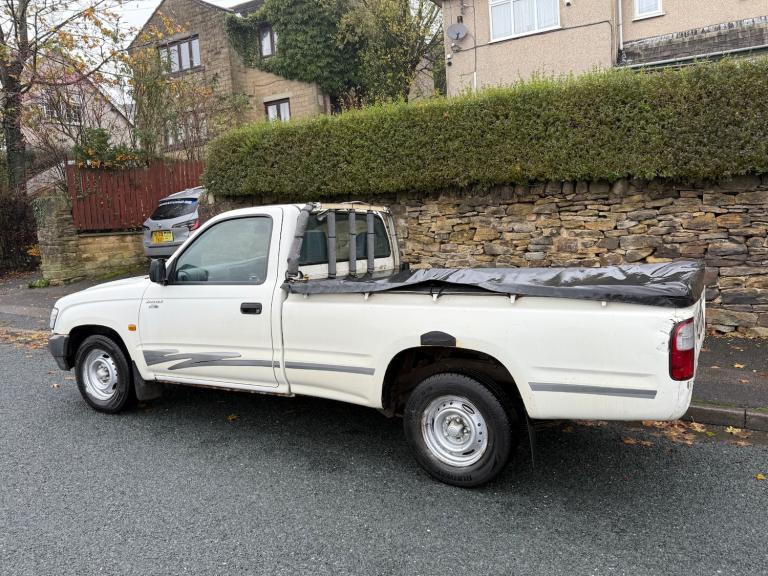 2003 Toyota Hilux 240 2.5 D4-D SINGLE CAB 4x2 WHITE PICK UP Diesel Manual